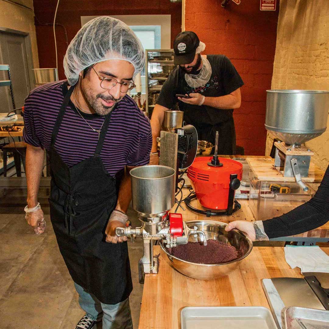 Chocolate making class at Raaka